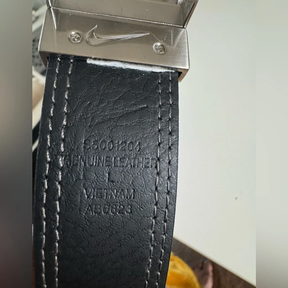 Nike Men's Core Reversible Belt, size L